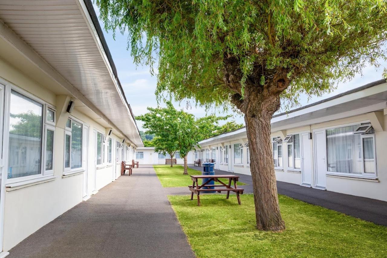 Sand Bay Holiday Village - Adults Only ウェストン・スパー・メア エクステリア 写真